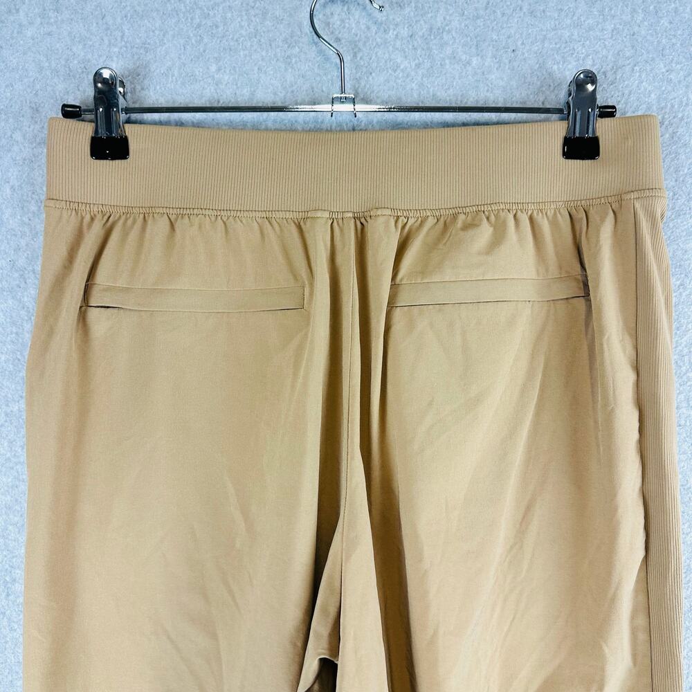 Athleta Womans Sz 8 Shorts Tan Stretch Pull On Comfort Stretch Pockets - Picture 5 of 9